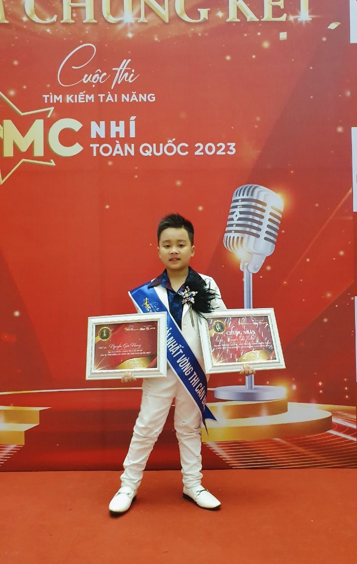 Cậu bé 7 tuổi giành giải Nhất vòng thi cán đích