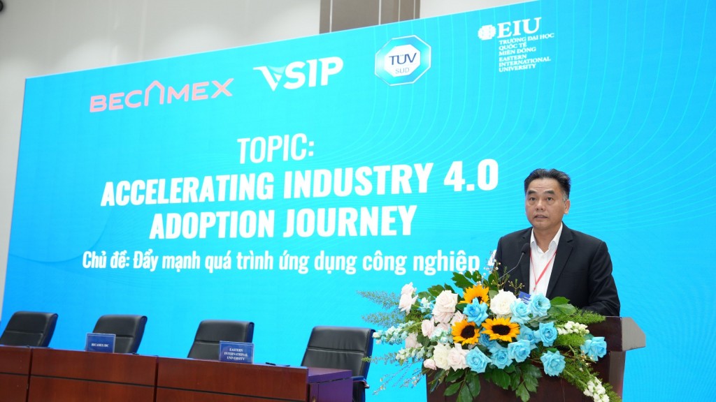 Phó Chủ tịch Ủy ban nhân dân tỉnh Bình Dương Nguyễn Lộc Hà phát biểu ý kiến tại hội thảo.