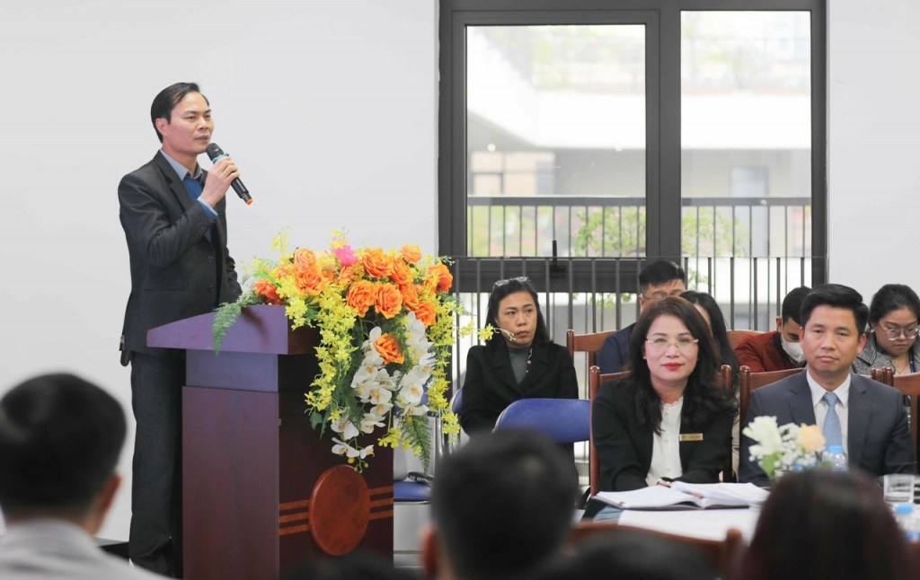 Đồng chí Hoàng Mạnh Cường - Trưởng phòng GD&ĐT huyện Phúc Thọ chia sẻ tại chương trình