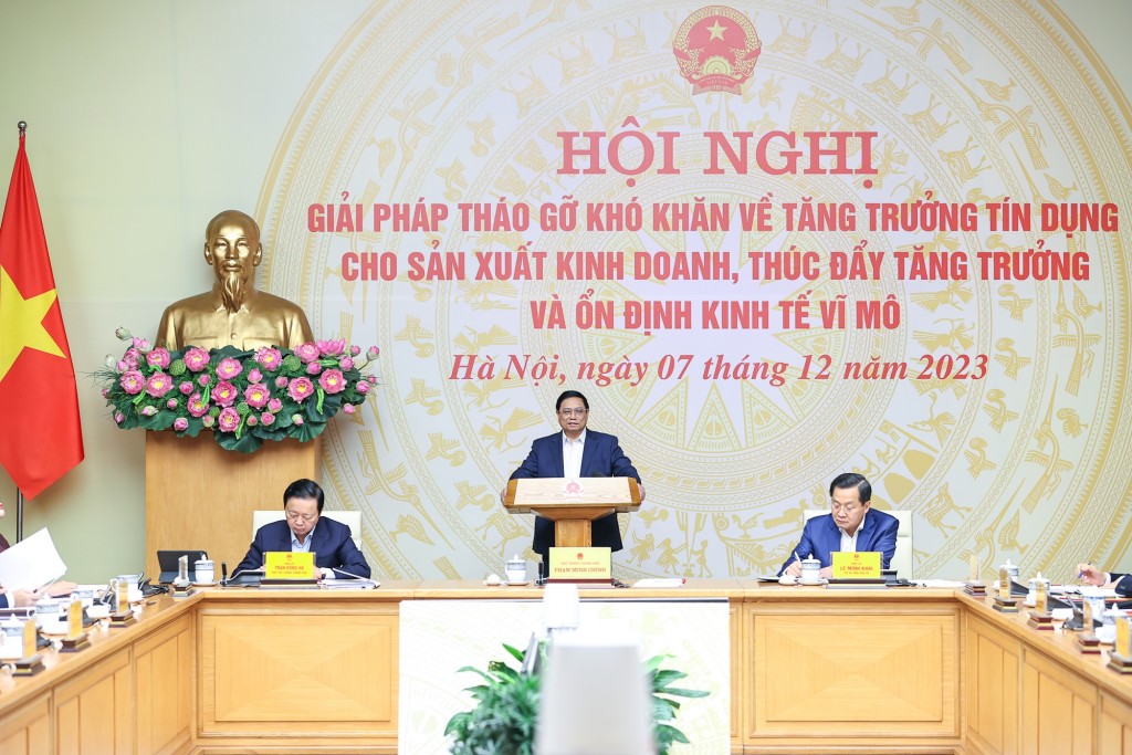 Thủ tướng kêu gọi tinh thần đoàn kết, chung tay, chung sức, đồng lòng, tương thân, tương ái của các ngân hàng, doanh nghiệp bất động sản để cùng vượt qua khó khăn chung - Ảnh: VGP/Nhật Bắc