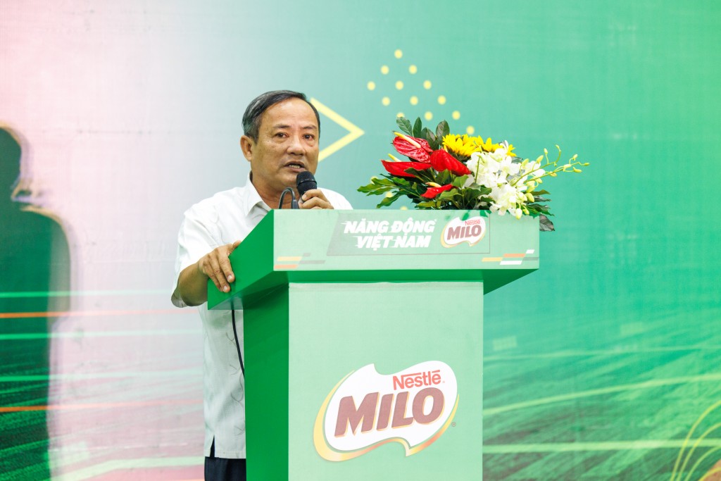 Ông Nguyễn Thanh Nhàn, Phó Chủ tịch Liên đoàn Bóng rổ TP.HCM phát biểu tại Lễ khai mạc giải đấu