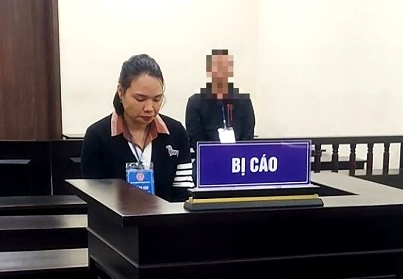 Nguyễn Thị Loan nói dối đứa bé là con của nạn nhân để lừa đảo lấy tiền chơi tiền ảo. 