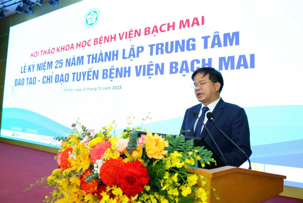 PGS.TS. Đào Xuân Cơ, Giám đốc Bệnh viện Bạch Mai phát biểu tại buổi lễ