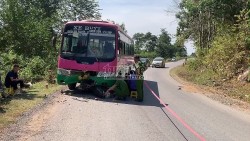 Đắk Lắk: Tông xe buýt, hai cha con tử vong thương tâm