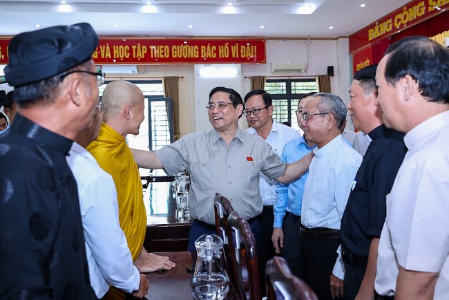 Thủ tướng Phạm Minh Chính tiếp xúc cử tri Cần Thơ