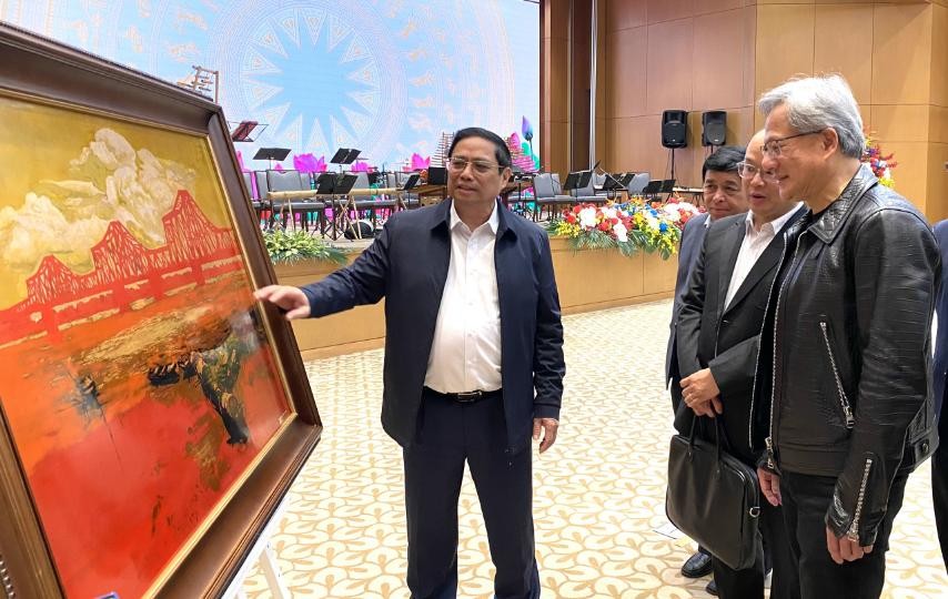 Thủ tướng giới thiệu với Chủ tịch Tập đoàn NVIDIA về hình ảnh đất nước Việt Nam - Ảnh VGP/Nhật Bắc