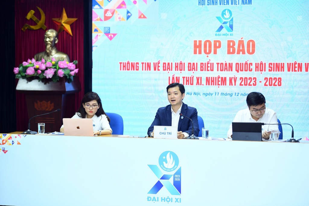 Đồng chí Nguyễn Minh Triết, Bí thư BCH Trung ương Đoàn, Chủ tịch Trung ương Hội Sinh viên Việt Nam cùng các đồng chí chủ trì họp báo