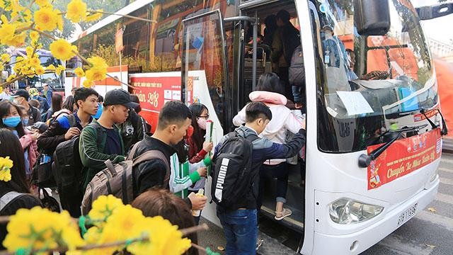 Liên đoàn Lao động TP. Hà Nội sẽ hỗ trợ xe đưa 5.000 công nhân về quê đón Tết