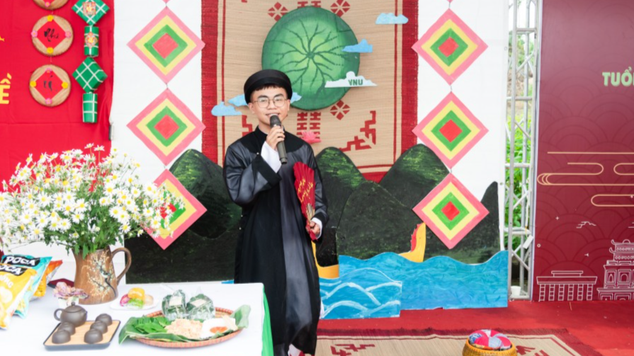 Trải nghiệm văn hóa với hội trại sắc màu ĐH Quốc gia Hà Nội Trải nghiệm văn hóa với hội trại sắc màu ĐH Quốc gia Hà Nội