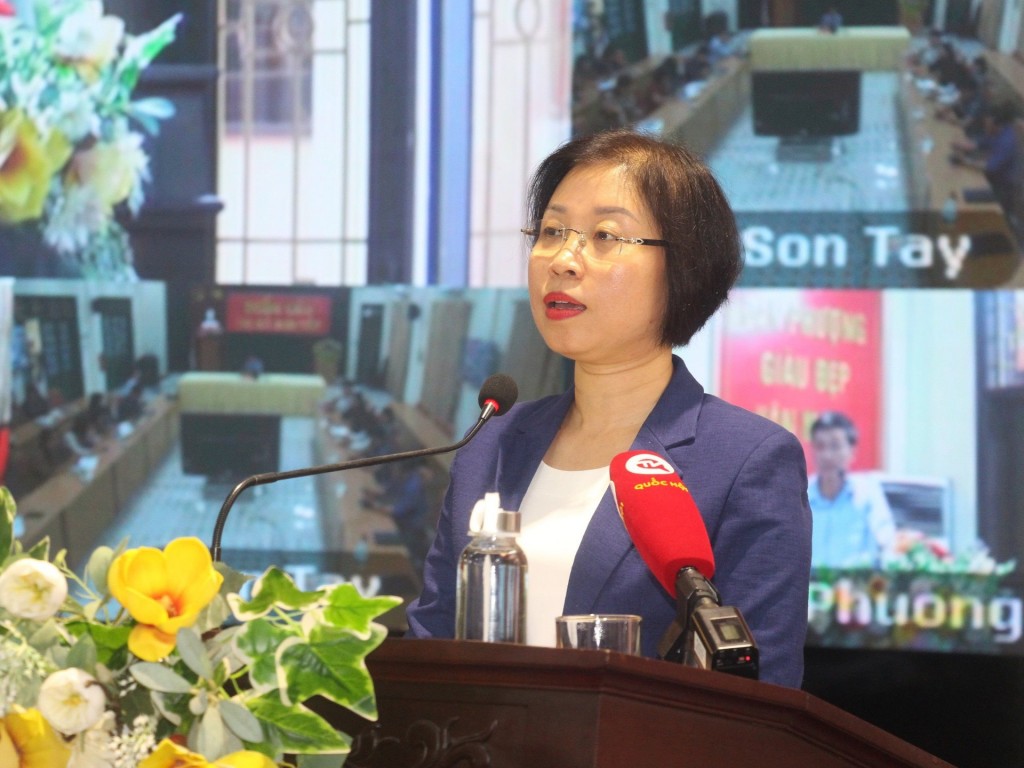 Phó trưởng đoàn chuyên trách Đoàn đại biểu Quốc hội TP Hà Nội Phạm Thị Thanh Mai phát biểu ý kiến tại buổi tiếp xúc cử tri.