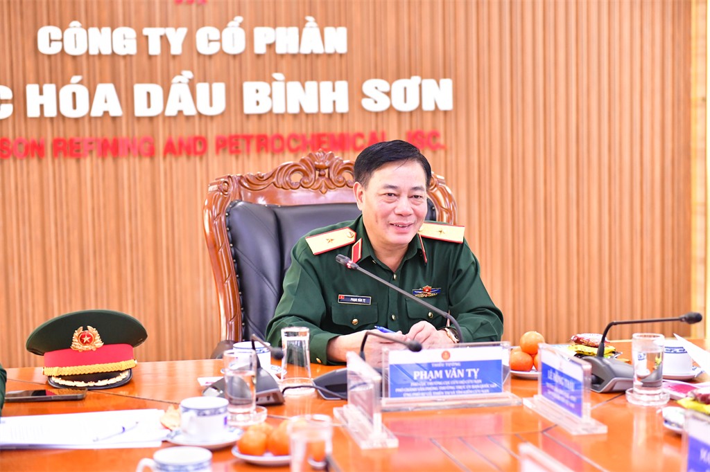 Thiếu tướng Phạm Văn Tỵ - Phó Cục trưởng Cục Cứu hộ Cứu nạn phát biểu chỉ đạo tại buổi làm việc