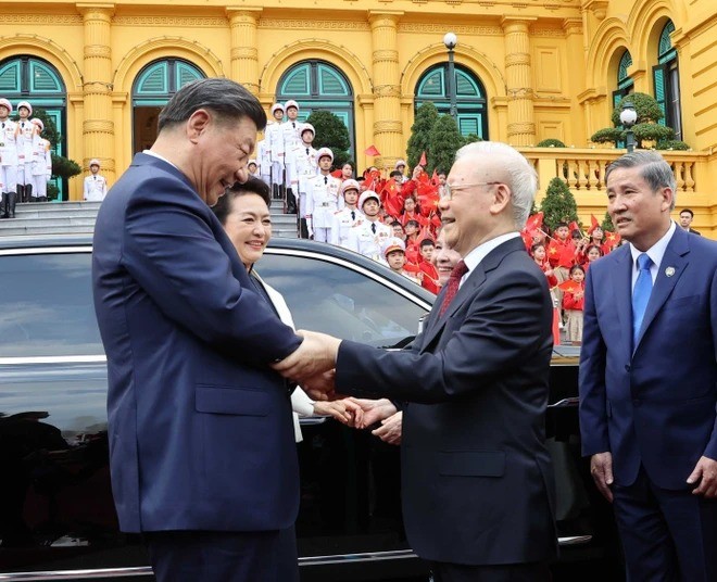 Tổng Bí thư Nguyễn Phú Trọng và Phu nhân đón Tổng Bí thư, Chủ tịch nước Trung Quốc Tập Cận Bình và Phu nhân. (Ảnh: Trí Dũng/TTXVN)