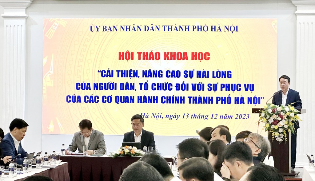 Đồng chí Trần Đình Cảnh, Giám đốc Sở Nội vụ Hà Nội phát biểu đề dẫn Hội thảo.i 