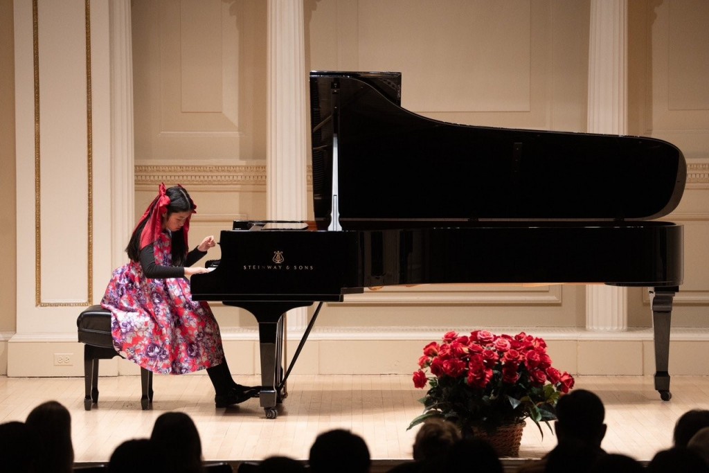 rần Phạm Quỳnh Anh là cô bé làm nên lịch sử khi là bé gái thứ 2 giành giải Nhất cuộc thi piano quốc tế ở New York, Mỹ.
