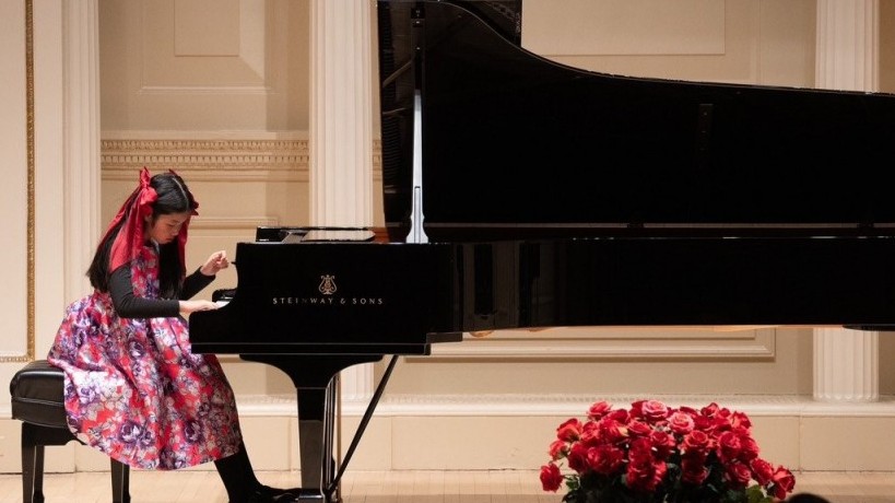 Bé gái Việt giành giải Nhất cuộc thi piano quốc tế ở New York