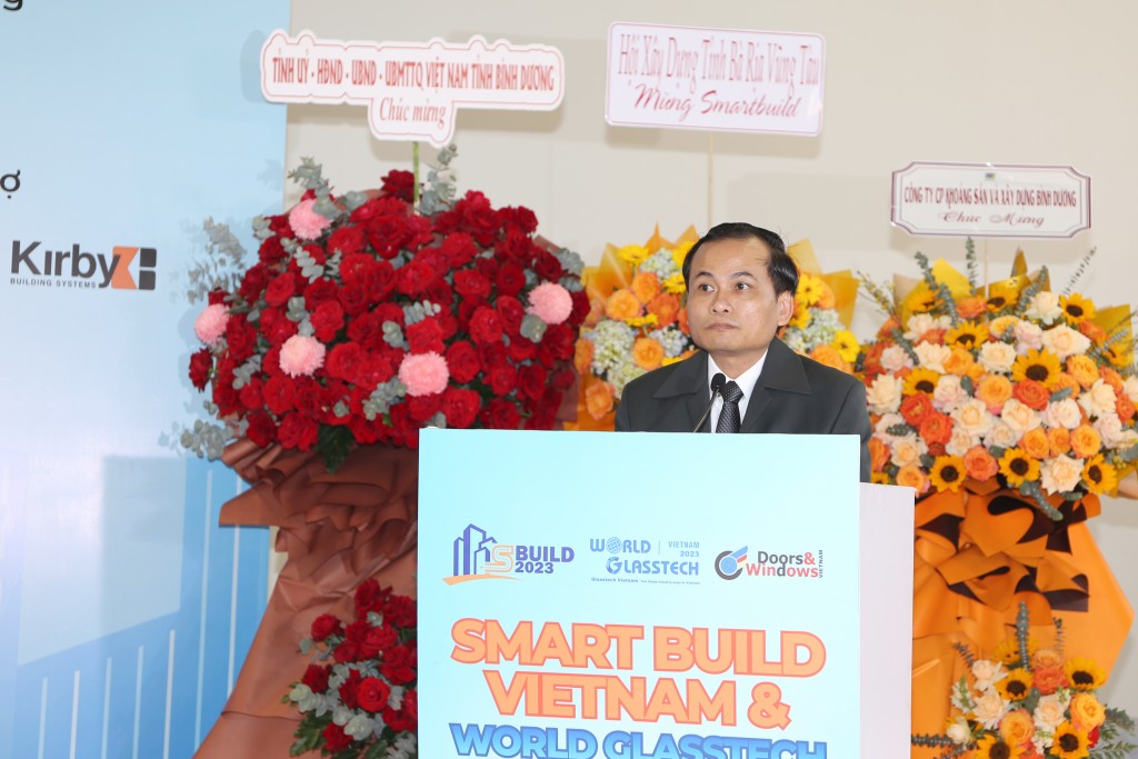 Ông Huỳnh Phạm Tuấn Anh, Phó Giám đốc Sở Xây dựng tỉnh Bình Dương phát biểu tại triển lãm