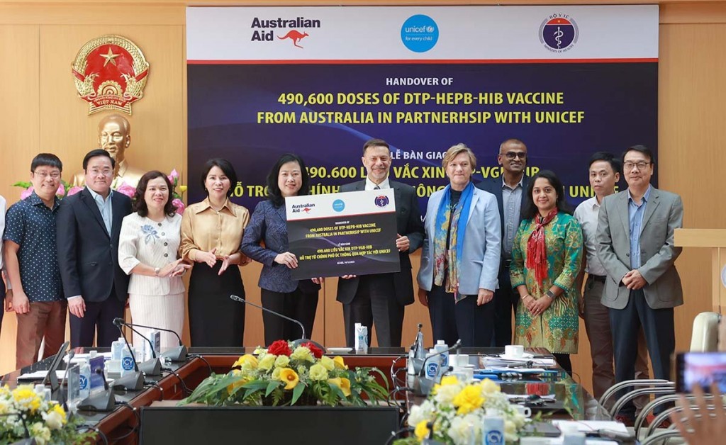 Bộ trưởng Bộ Y tế: Hành động nhanh chóng nhất để đưa 490.600 liều vaccine 5 trong 1 vào tiêm chủng