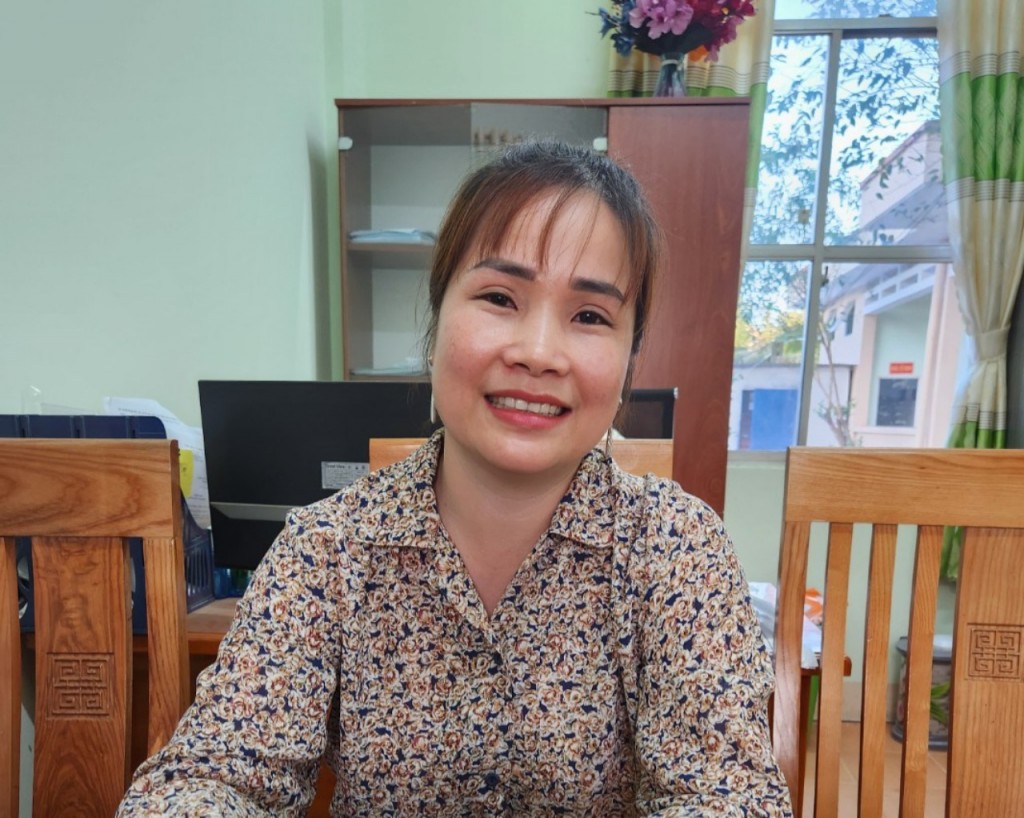 Phó chủ tịch Nguyễn Thị Hà làm việc với phóng viên