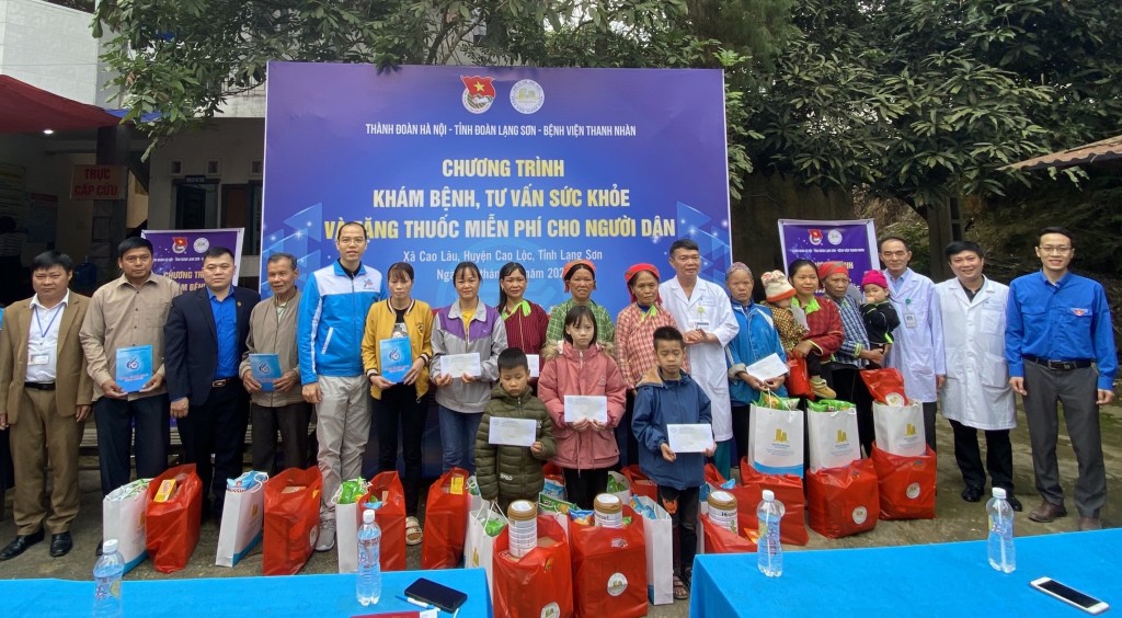 tại Trạm y tế xã Cao Lâu đã diễn ra hoạt động khám bệnh, tư vấn sức khoẻ và cấp phát thuốc miễn phí cho 300 người dân xã Cao Lâu, huyện Cao Lộc, tỉnh Lạng Sơn với các nội dung khám như: chụp X-quang, siêu âm, điện tim, soi tai mũi họng, khám nội, ngoại, tặng thuốc miễn phí tại Trạm y tế xã Cao Lâu đã diễn ra hoạt động khám bệnh, tư vấn sức khoẻ và cấp phát thuốc miễn phí cho 300 người dân xã Cao Lâu, huyện Cao Lộc, tỉnh Lạng Sơn với các nội dung khám như: chụp X-quang, siêu âm, điện tim, soi tai mũi họng, khám nội, ngoại, tặng thuốc miễn phí