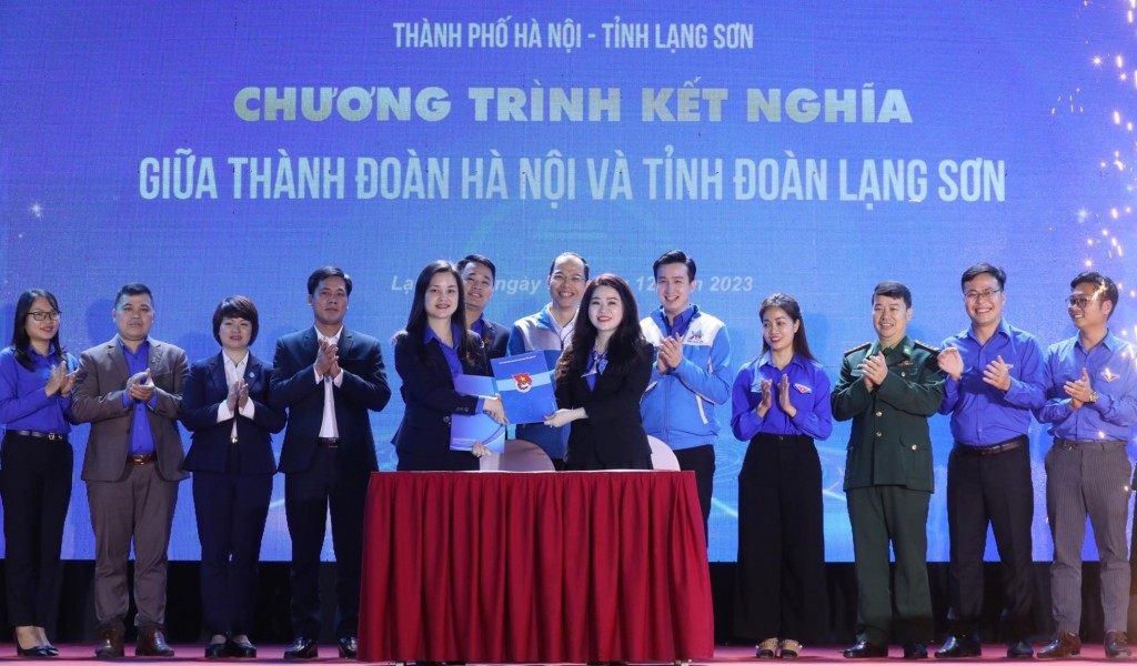 Đồng chí Chu Hồng Minh, Ủy viên BTV Trung ương Đoàn, Thành ủy viên, Bí thư Thành đoàn Hà Nội cùng các đồng chí Thường trực Thành đoàn Hà Nội