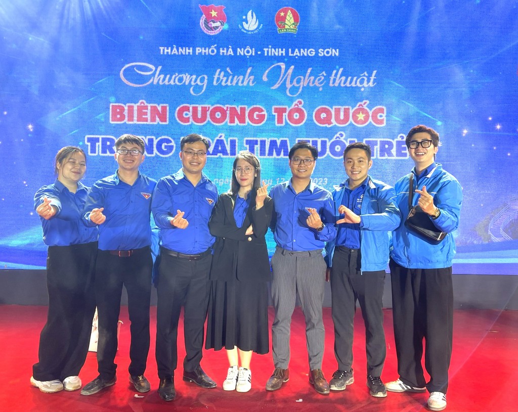 Đại diện các đơn vị Đoàn Thanh niên khối trường của Thủ đô tham gia hành trình tới miền biên giới Lạng Sơn