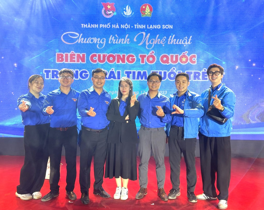 Đại diện các đơn vị Đoàn Thanh niên khối trường của Thủ đô tham gia hành trình tới miền biên giới Lạng Sơn Đại diện các đơn vị Đoàn Thanh niên khối trường của Thủ đô tham gia hành trình tới miền biên giới Lạng Sơn