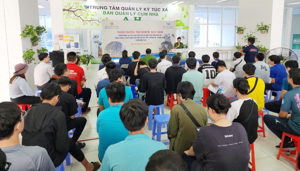  tuyên truyền một số quy định về an toàn PCCC cho cán bộ, công nhân viên, sinh viên tại Ký túc xá Đại học Quốc gia TP.Hồ Chí Minh