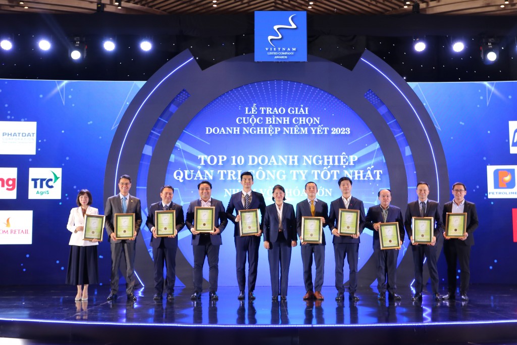 Top 10 Doanh nghiệp Quản trị công ty tốt nhất 2023, nhóm vốn hóa lớn (Ảnh: Thùy Vinh)
