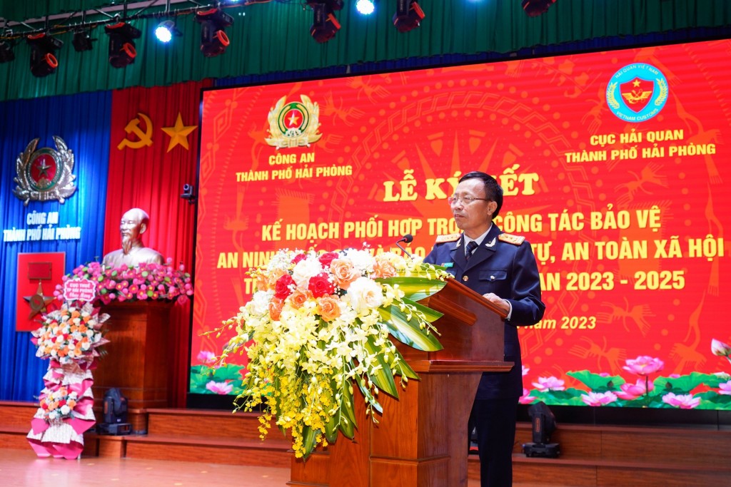 Tổng Cục trưởng Tổng Cục Hải quan Việt Nam, Nguyễn Văn Cẩn phát biểu tại buổi lễ