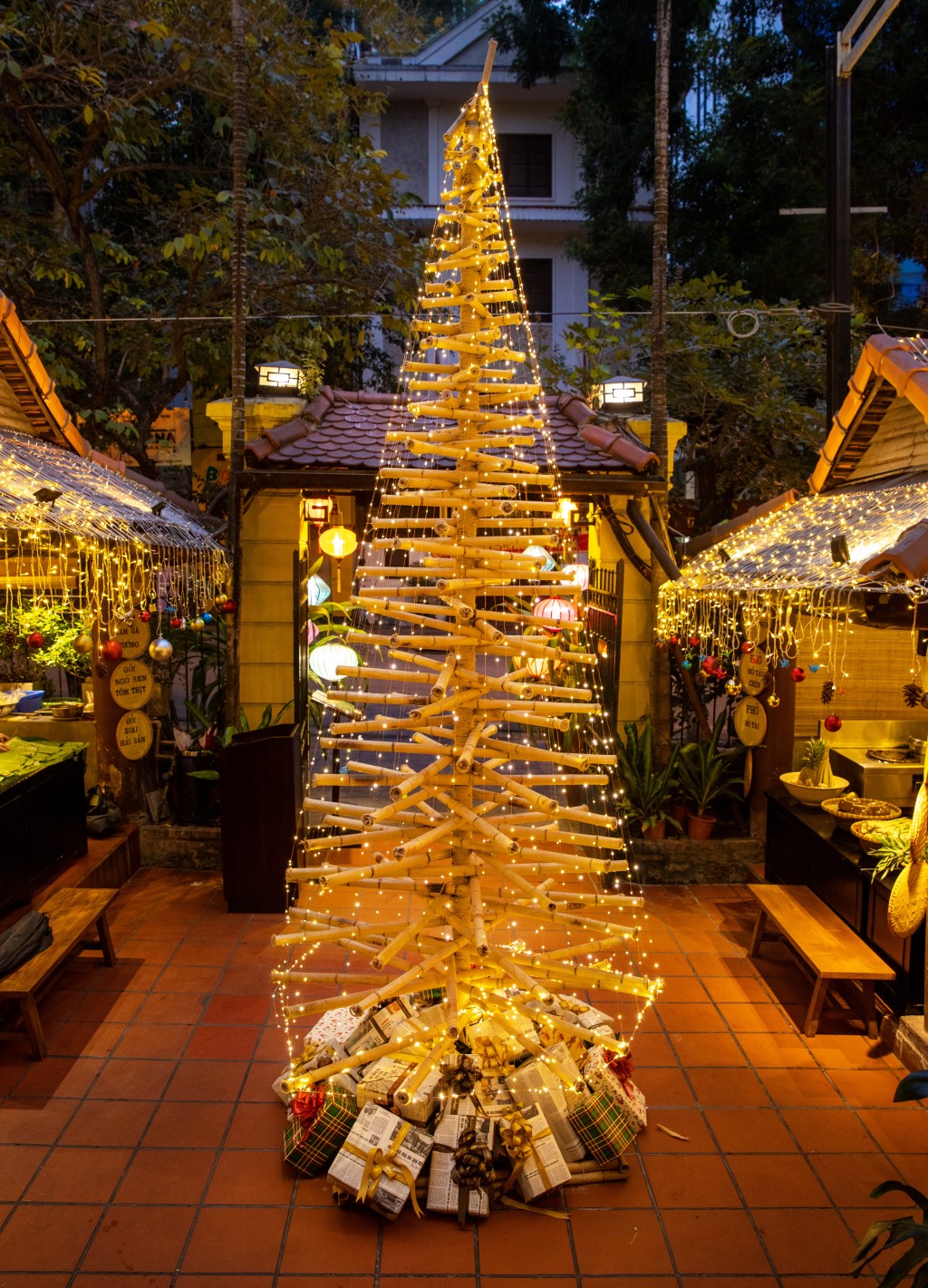 Độc đáo cây thông Noel bằng tre đậm chất Việt