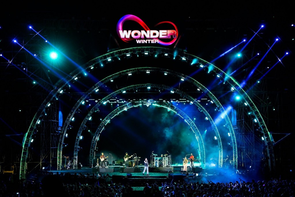 Maroon 5 và dàn sao Việt mang tới “cơn địa chấn” cảm xúc trong đêm 8Wonder Winter Festival