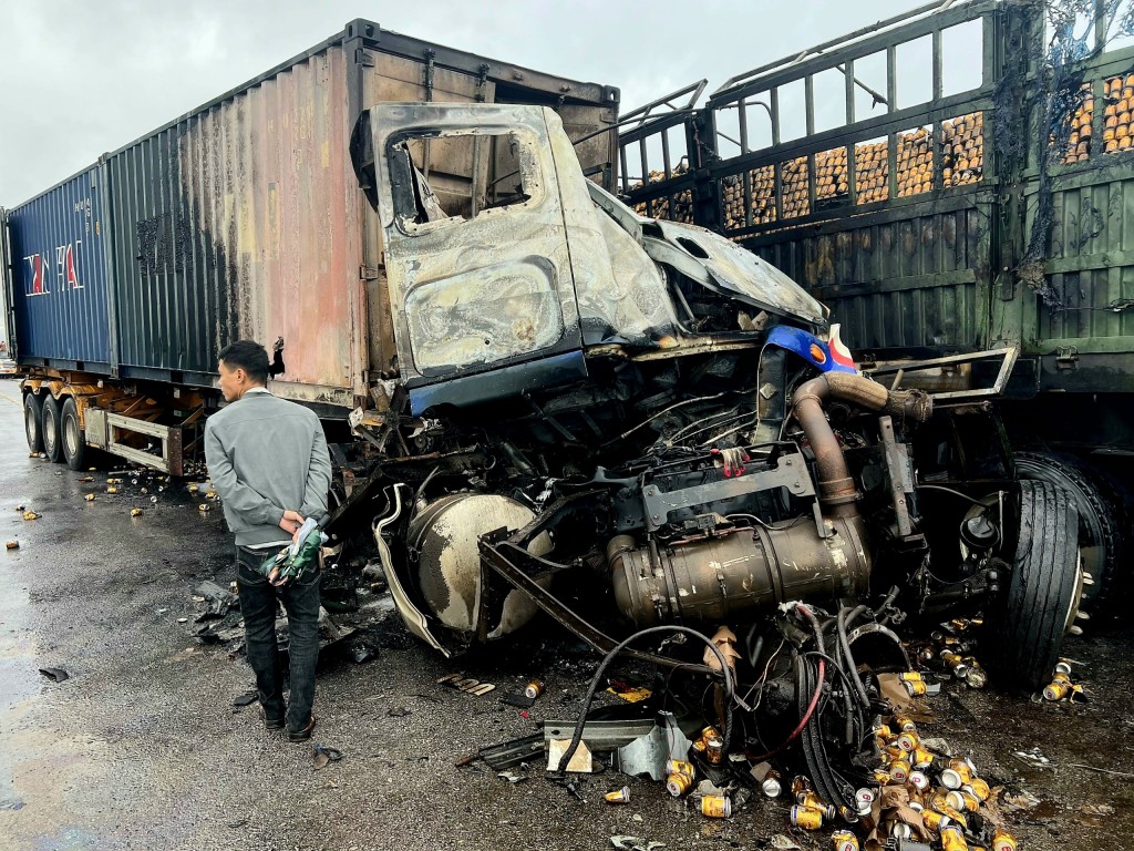 Tai nạn thảm khốc trên cao tốc Cam Lộ - La Sơn, 3 người thương vong