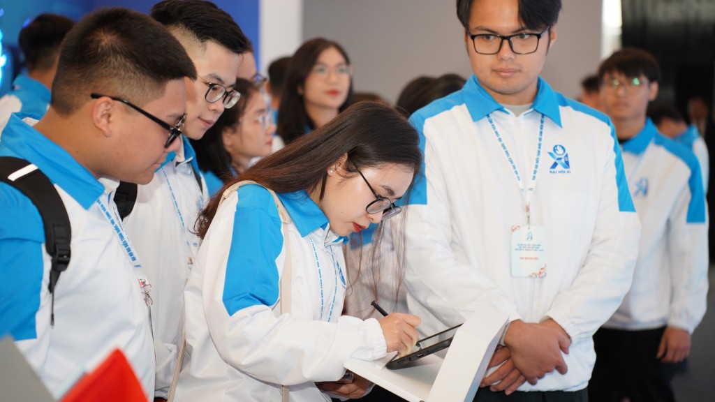 Sinh viên Việt Nam - Kiến tạo tương lai, dựng xây đất nước