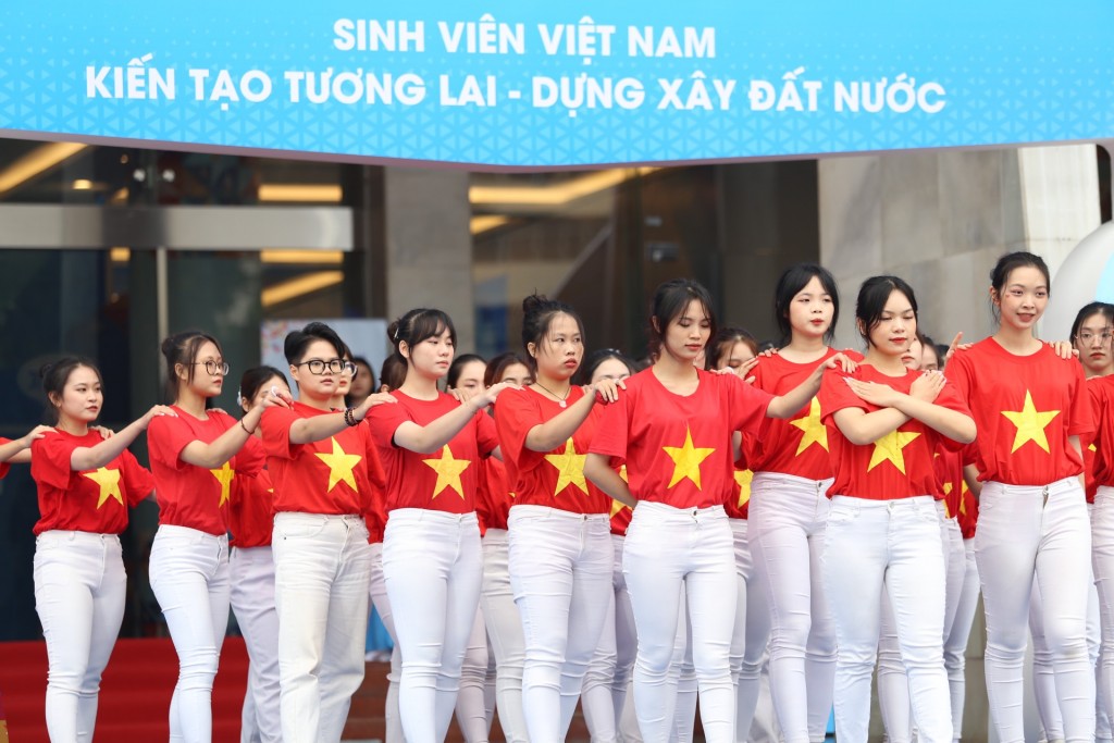 Sinh viên Việt Nam - Kiến tạo tương lai, dựng xây đất nước
