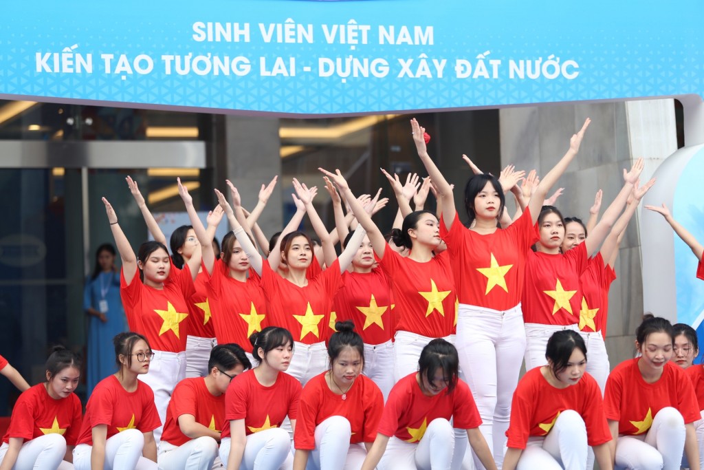 Sinh viên Việt Nam - Kiến tạo tương lai, dựng xây đất nước