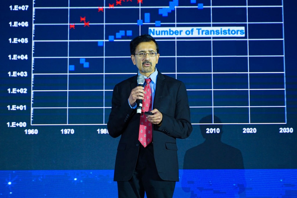 TS. Sadasivan Shankar, chuyên gia hàng đầu về công nghệ bán dẫn tại Đại học Stanford (Mỹ) chia sẻ tại Tọa đàm Công nghệ bán dẫn sáng ngày 18/12