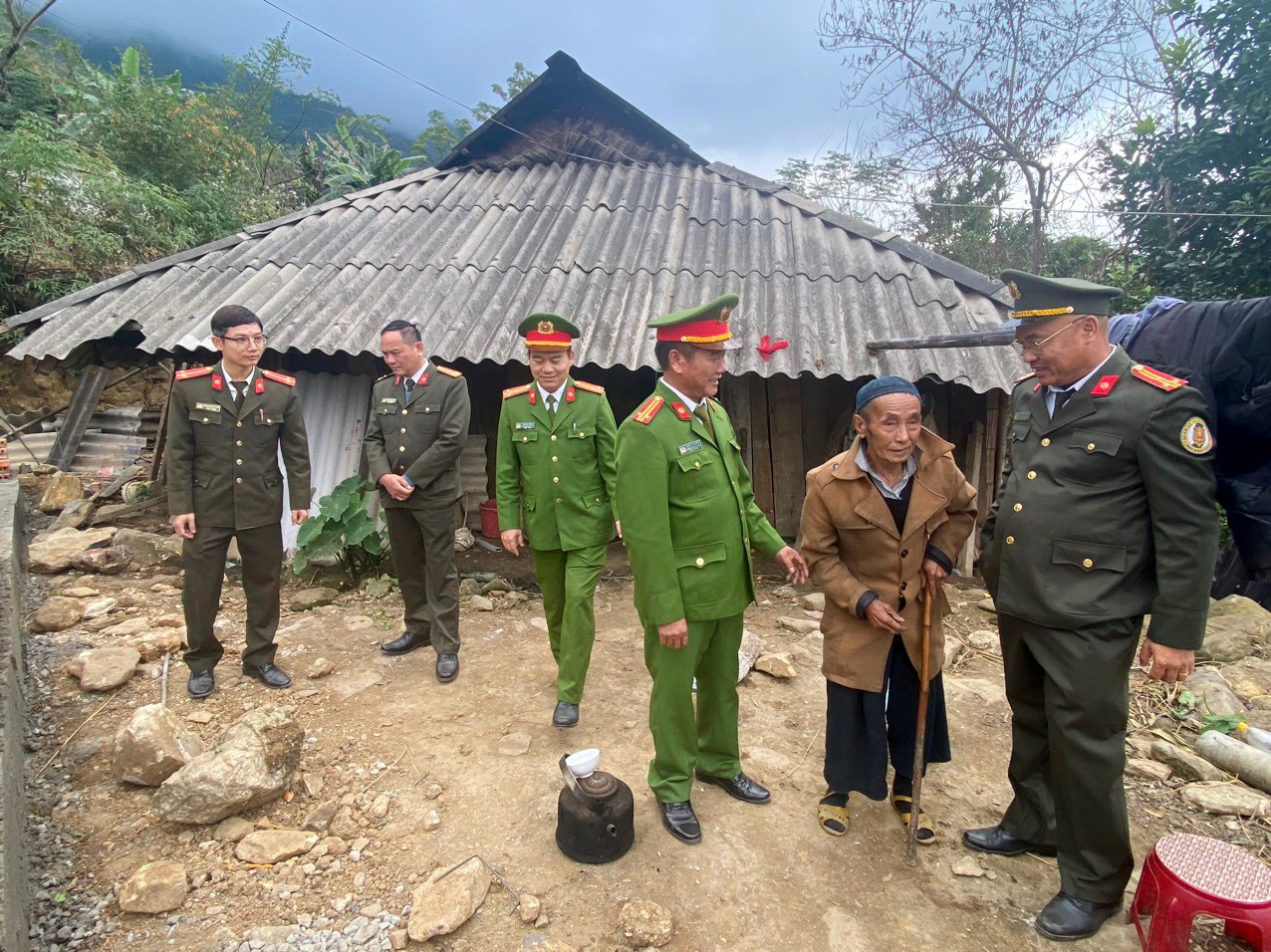Đoàn công tác tới thăm các hộ dân tại xã Sơn Bình, huyện Tam Đường, tỉnh Lai Châu