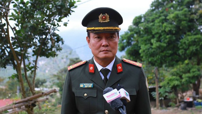 Đại tá Nguyễn Bá Tuấn, Phó Cục trưởng Cục trưởng Cục Quản lý xuất nhập cảnh trưởng đoàn công tác