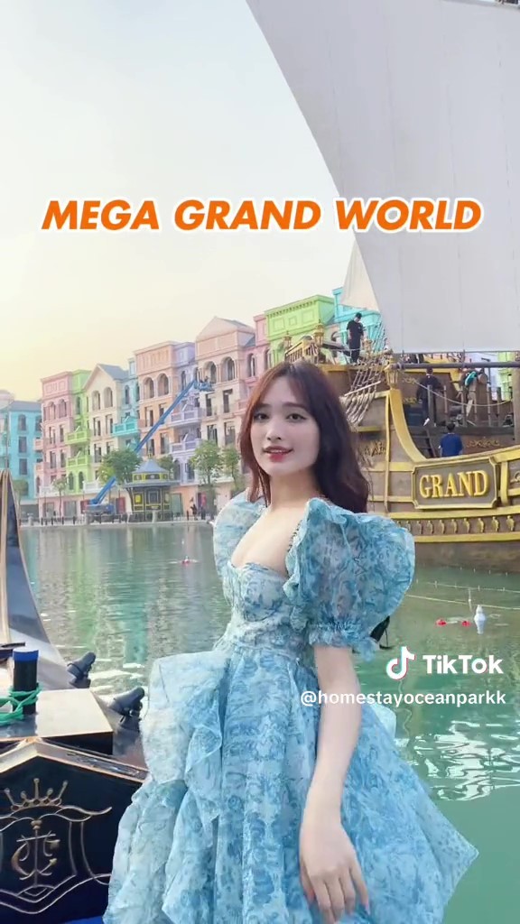 Loạt TikToker háo hức tới check in với tàu The Grand Voyage - sân khấu thuyền ngoài trời lớn nhất châu Á tại Mega Grand World Hà Nội.