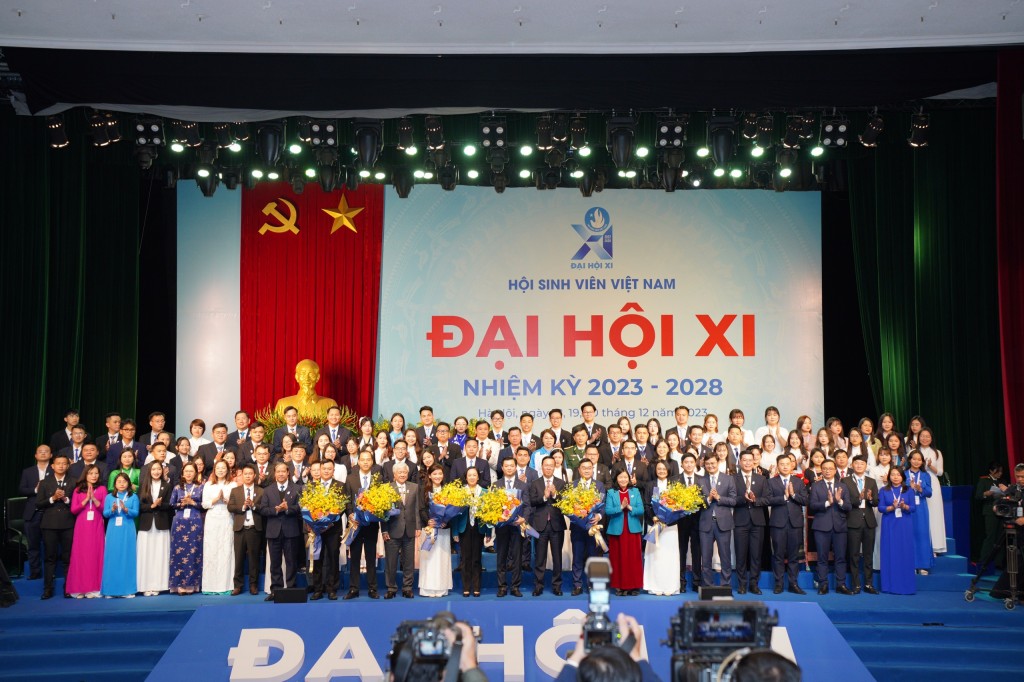 Lãnh đạo Đảng, Nhà nước tặng hoa chúc mừng Ban Chấp hành Trung ương Hội Sinh viên Việt Nam