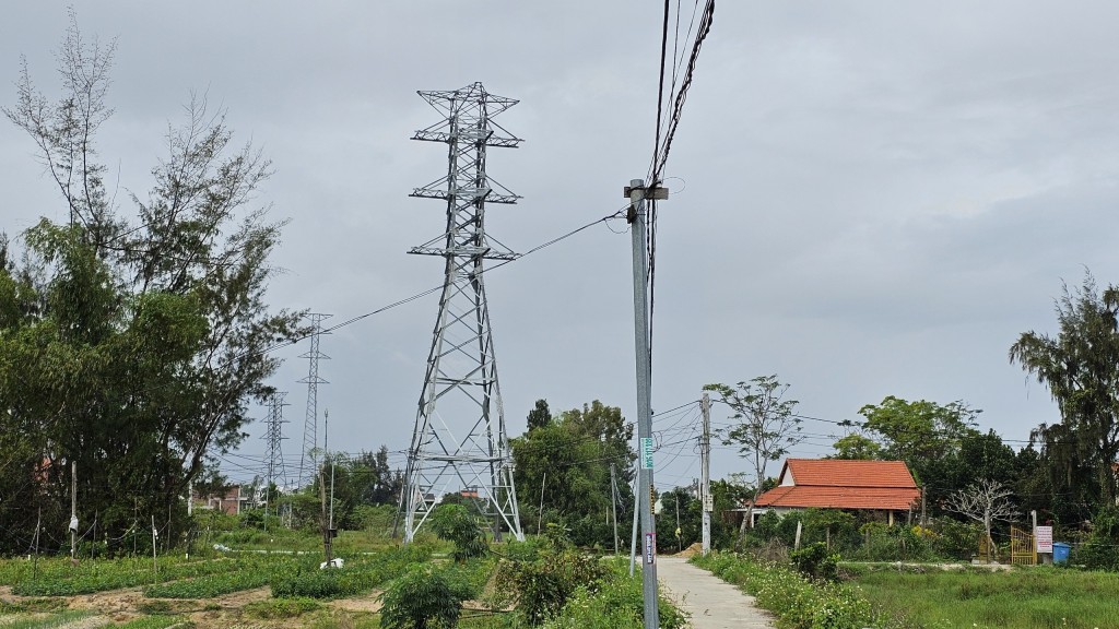 Đường dây điện 110kV Duy Xuyên - Hội An "đứng bánh" giữa chừng