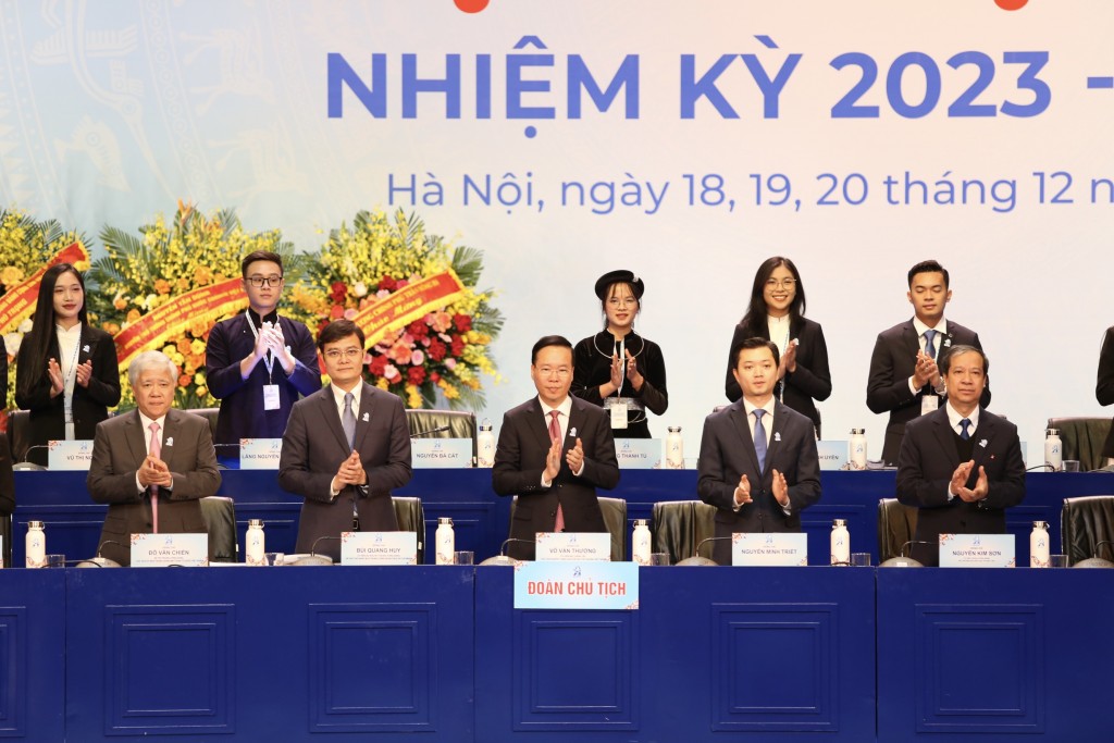 Đoàn Chủ tịch tại Đại hội Hội Sinh viên Việt Nam lần thứ XI