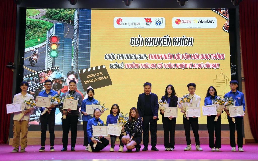 Các tác giả, nhóm tác giả đạt giải cuộc thi