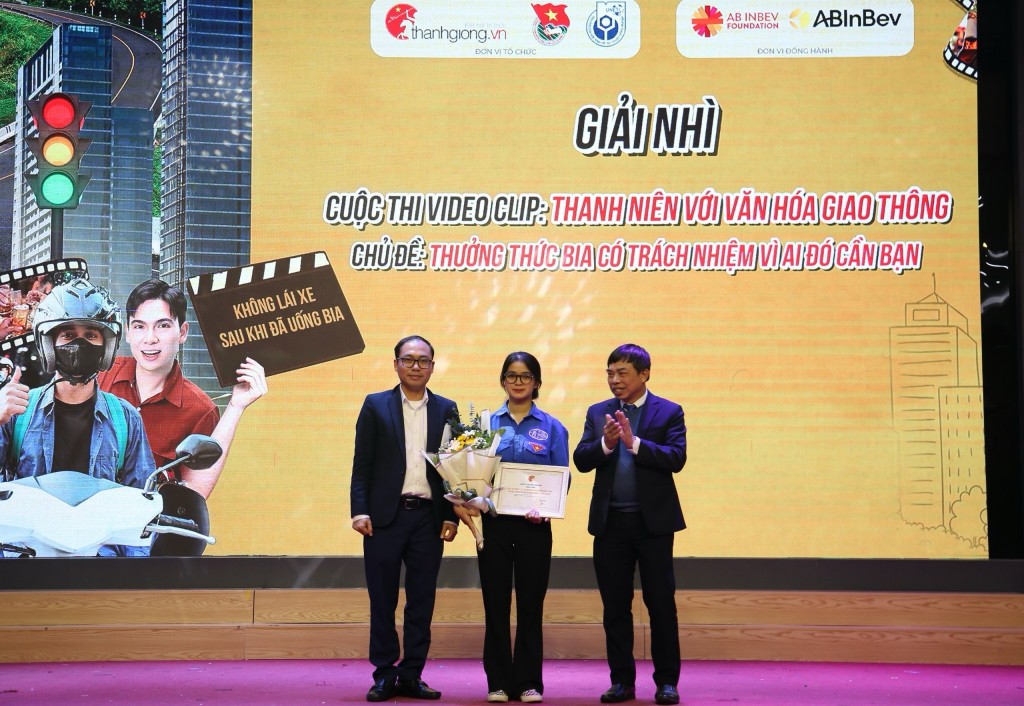 Tác giả nhận giải nhì cuộc thi