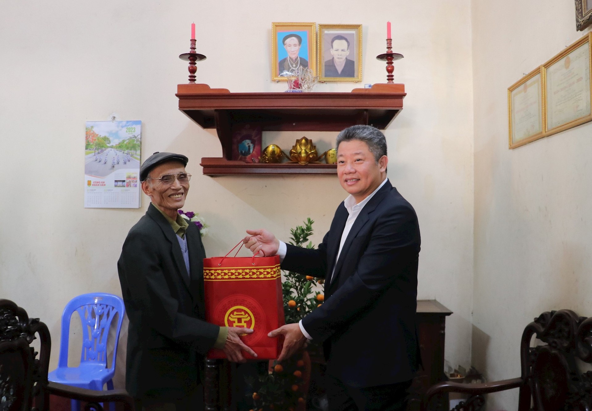 Lãnh đạo thành phố Hà Nội thăm, tặng quà Tết gia đình chính sách tại huyện Chương Mỹ