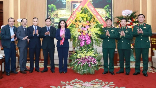 Lãnh đạo thành phố Hà Nội thăm, chúc mừng Bộ Tư lệnh Thủ đô