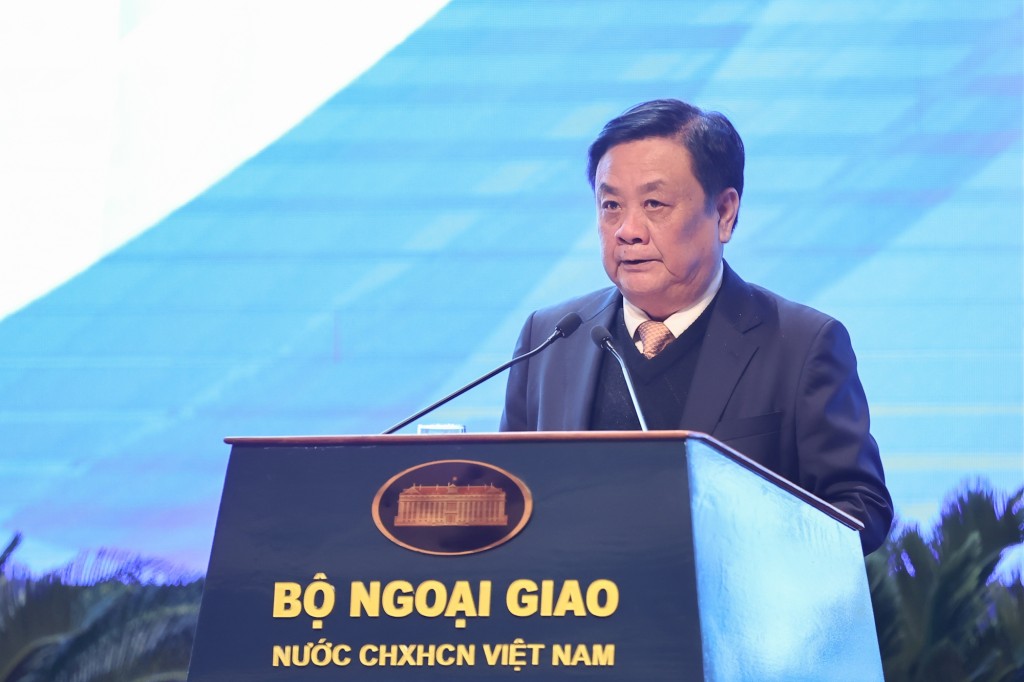 Bộ trưởng Bộ Nông nghiệp và Phát triển nông thôn Lê Minh Hoan và Bộ trưởng Công Thương Nguyễn Hồng Diên phát biểu tại hội nghị - Ảnh: VGP/Nhật Bắc