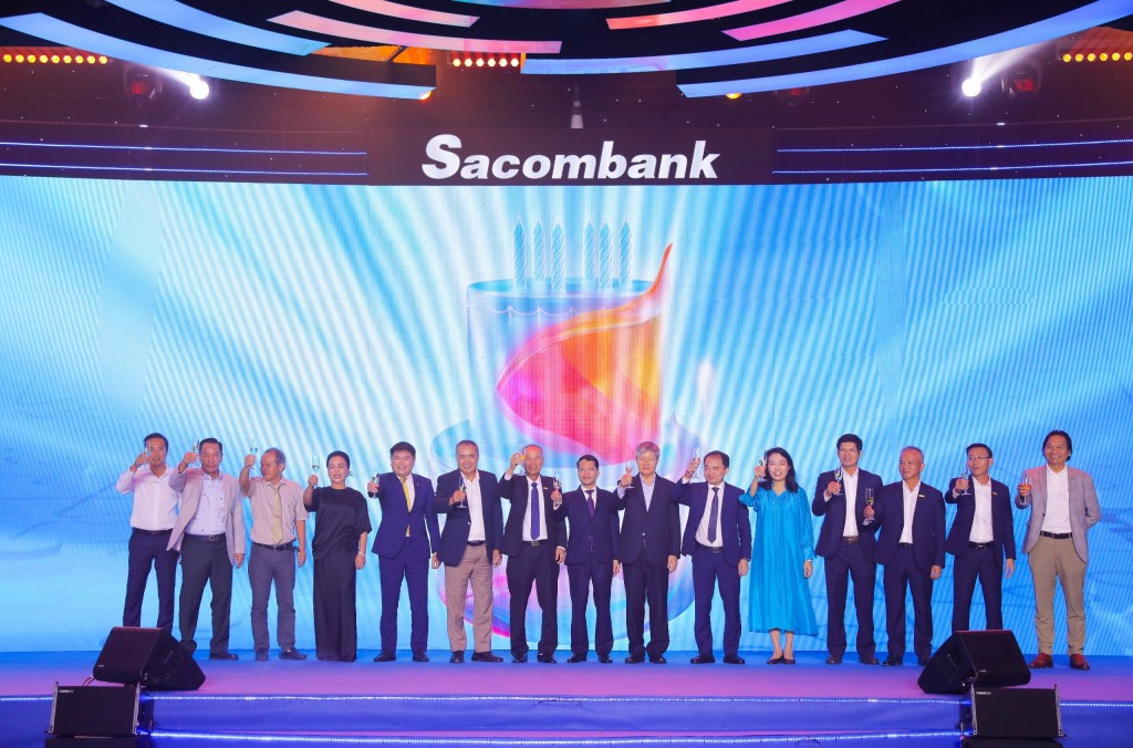 Sacombank đón tuổi 32 với nhiều thành quả ấn tượng