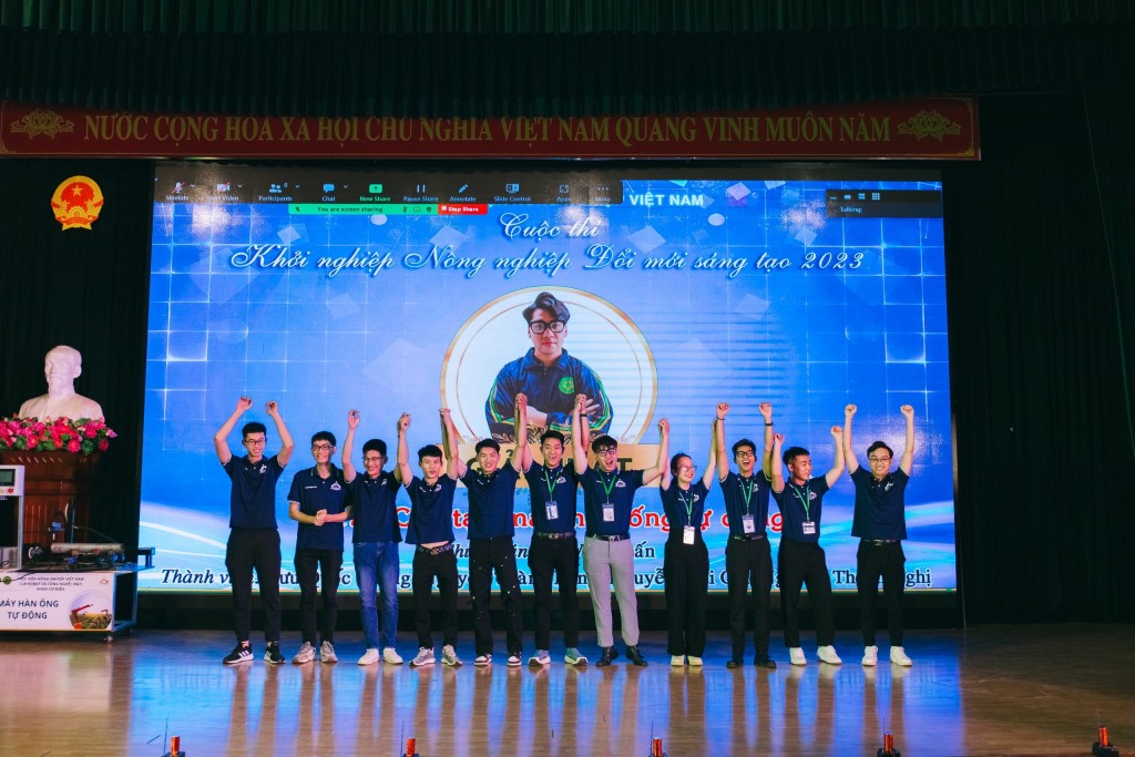 Nhóm Nghiên cứu Robot và công nghệ đạt giải Nhất Cuộc thi Khởi nghiệp Nông nghiệp đổi mới Sáng tạo  tại Học viện Nông nghiệp Việt Nam năm 2023
