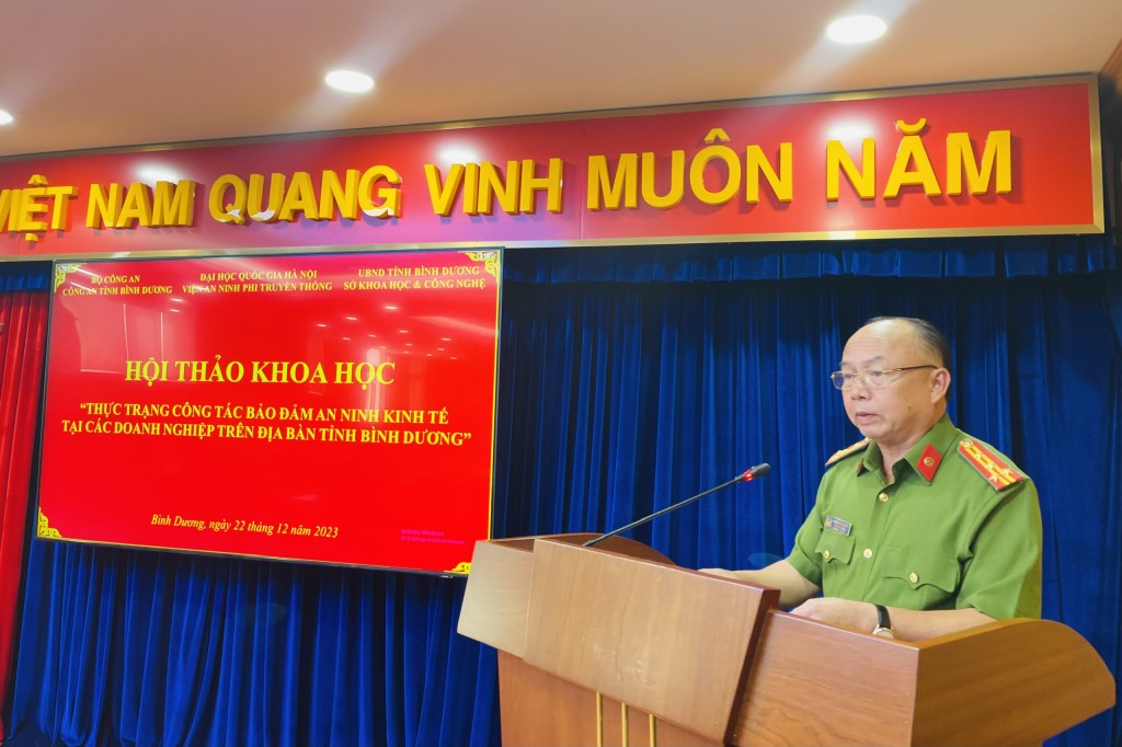 Đại tá Trần Văn Chính, Phó Giám đốc Công an tỉnh Bình Dương phát biểu khai mạc hội thảo